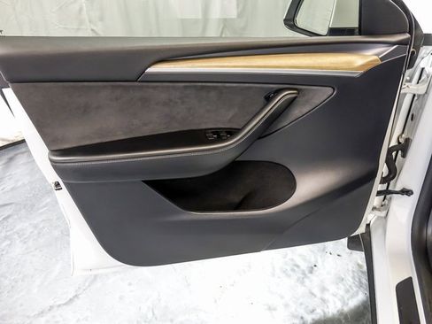 Used 2023 Tesla Model Y Long Range image 37