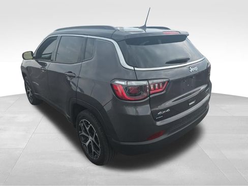 Used 2024 Jeep Compass Limited AWD/4WD image 10