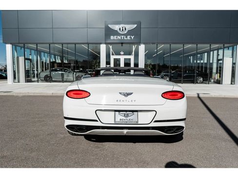 Used 2022 Bentley Continental GT V8 image 12