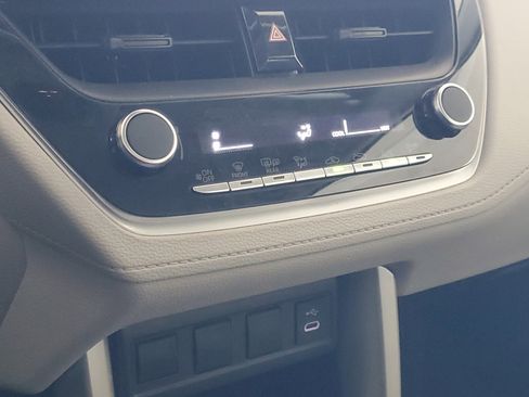 Used 2025 Toyota Corolla Cross L image 31