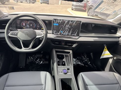 New 2026 Volkswagen Tiguan SE FWD image 19