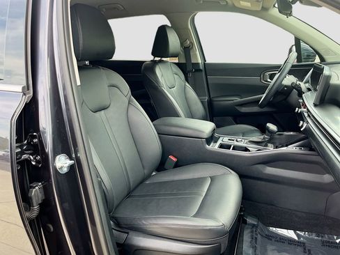 Certified 2025 Kia Sorento S AWD/4WD image 33