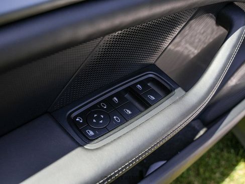 Used 2025 Porsche Taycan RWD image 30