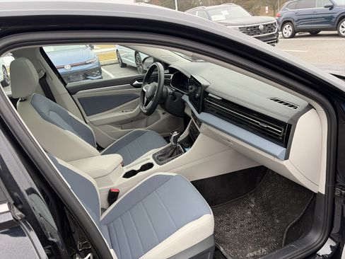 Certified 2025 Volkswagen Jetta SE image 20