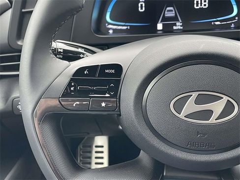 Certified 2025 Hyundai Elantra Sport image 18