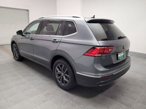Used 2023 Volkswagen Tiguan SE w/ Panoramic Sunroof Package FWD image 5