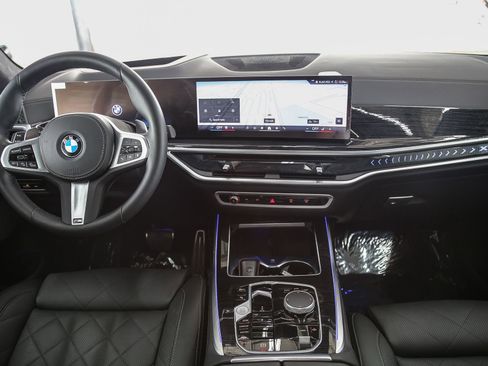 Certified 2025 BMW X7 xDrive40i w/ M Sport Package AWD/4WD image 13