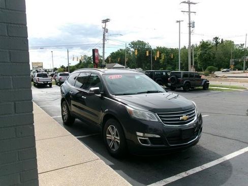Used 2015 Chevrolet Traverse LT w/ Traveler's Package AWD/4WD image 3