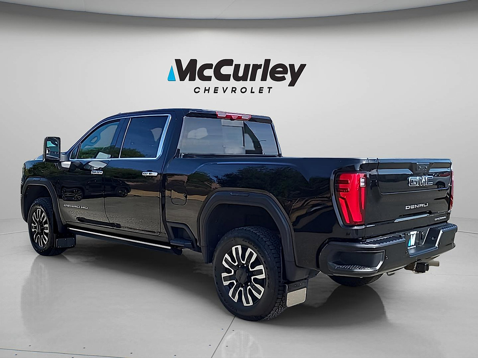 Used 2024 GMC Sierra 3500 Denali Ultimate AWD/4WD image 5