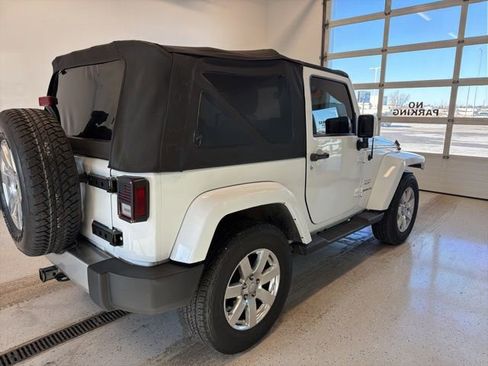 Used 2017 Jeep Wrangler Sahara image 7