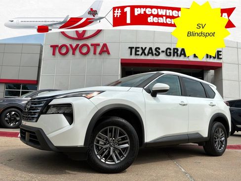 Used 2026 Nissan Rogue SV FWD image 1