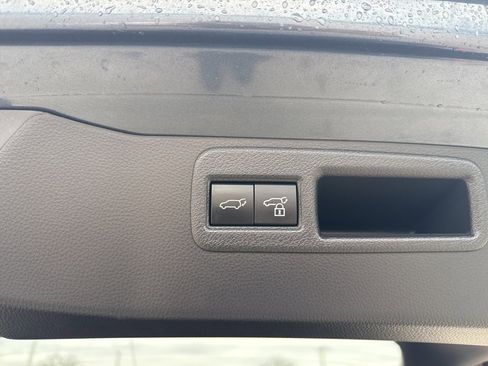 Certified 2023 Toyota Venza Limited image 19