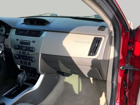 Used 2010 Ford Focus SE FWD image 17