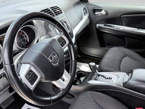 Used 2020 Dodge Journey SE w/ SE Popular Equipment Group FWD image 21