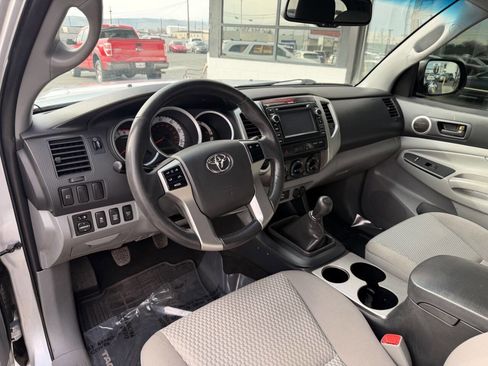 Used 2013 Toyota Tacoma 4x4 Access Cab V6 w/ SR5 Pkg image 12