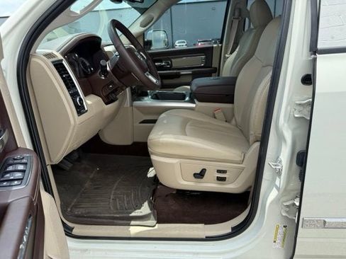 Used 2017 RAM 1500 Laramie w/ Convenience Group AWD/4WD image 32