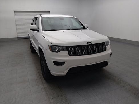 Used 2018 Jeep Grand Cherokee Altitude AWD/4WD image 14