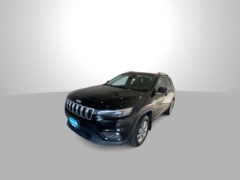 Used 2019 Jeep Cherokee Latitude Plus AWD/4WD image 4