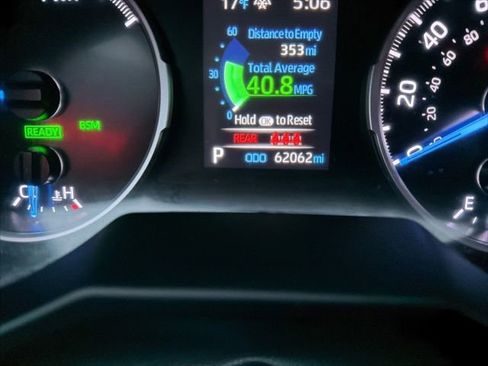 Used 2022 Toyota RAV4 SE image 41