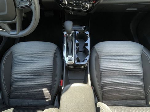 Certified 2025 Chevrolet Trax LT image 19