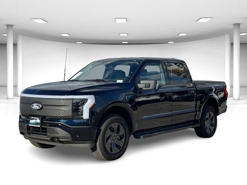 Used 2025 Ford F150 Lightning Flash image 2