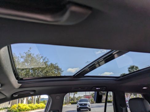 Used 2022 Cadillac XT6 Premium Luxury image 21