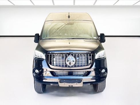 Used 2022 Mercedes-Benz Sprinter 2500 image 2