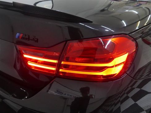 Used 2017 BMW M4 Convertible RWD image 16