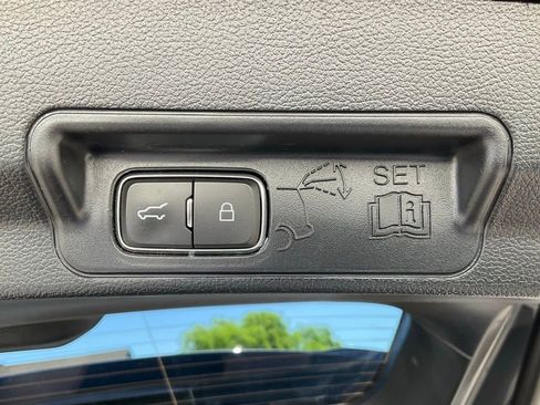 Used 2021 Ford Explorer Platinum w/ Equipment Group 601A AWD/4WD image 21