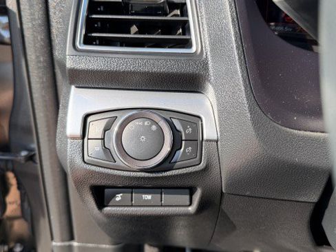Used 2019 Ford Explorer Limited w/ Class III Trailer Tow Package FWD image 11