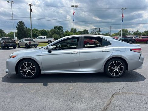 Used 2018 Toyota Camry SE FWD image 4