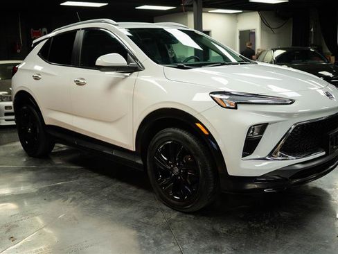 Used 2024 Buick Encore GX Sport Touring image 5