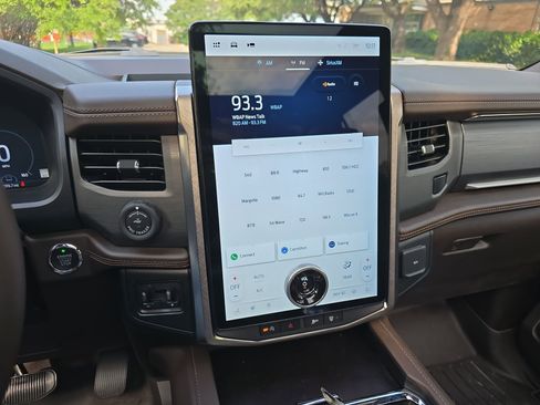 Used 2024 Ford Expedition Max King Ranch image 16