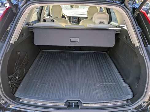 Used 2022 Volvo XC60 B5 Inscription w/ Advanced Package image 13