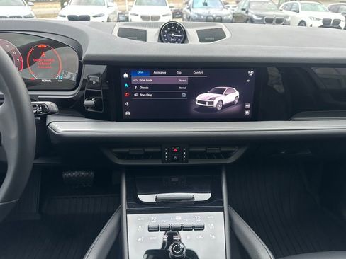 Used 2025 Porsche Cayenne Coupe image 25