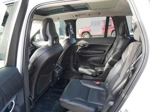 Used 2020 Volvo XC90 T6 Momentum image 10
