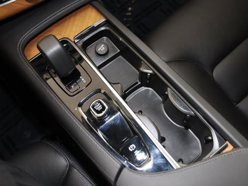 Used 2023 Volvo XC90 T8 Plus image 44