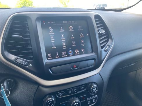 Used 2015 Jeep Cherokee Latitude w/ Cold Weather Group AWD/4WD image 27