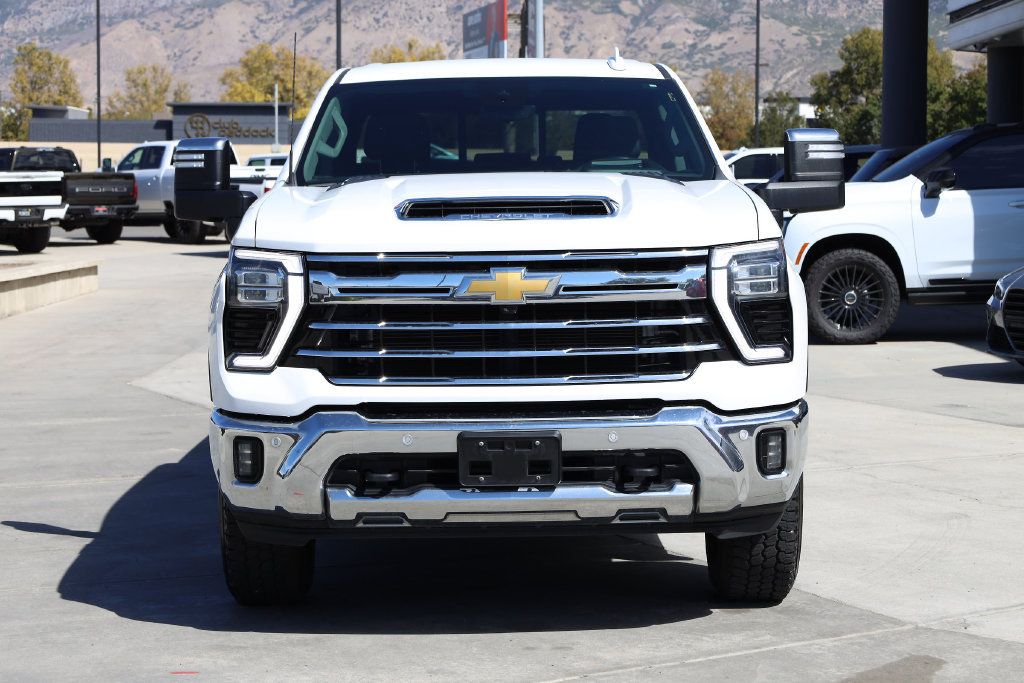 Used 2024 Chevrolet Silverado 3500 LTZ w/ LTZ Convenience Package AWD/4WD image 9