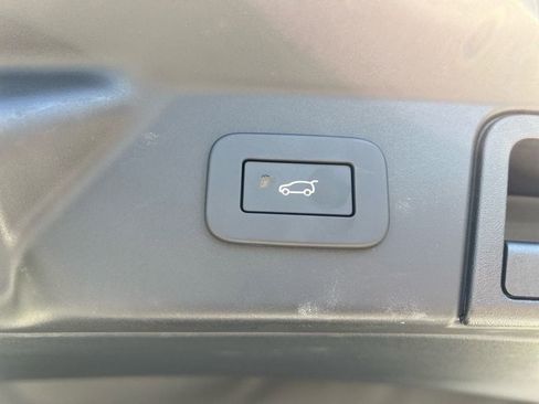 New 2026 Land Rover Range Rover Velar S image 33