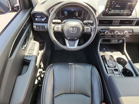 Used 2023 Honda Pilot Elite image 12