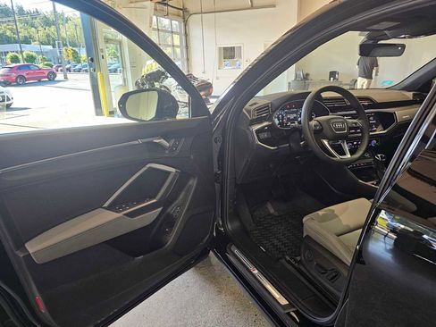 New 2025 Audi Q3 2.0T Premium image 19