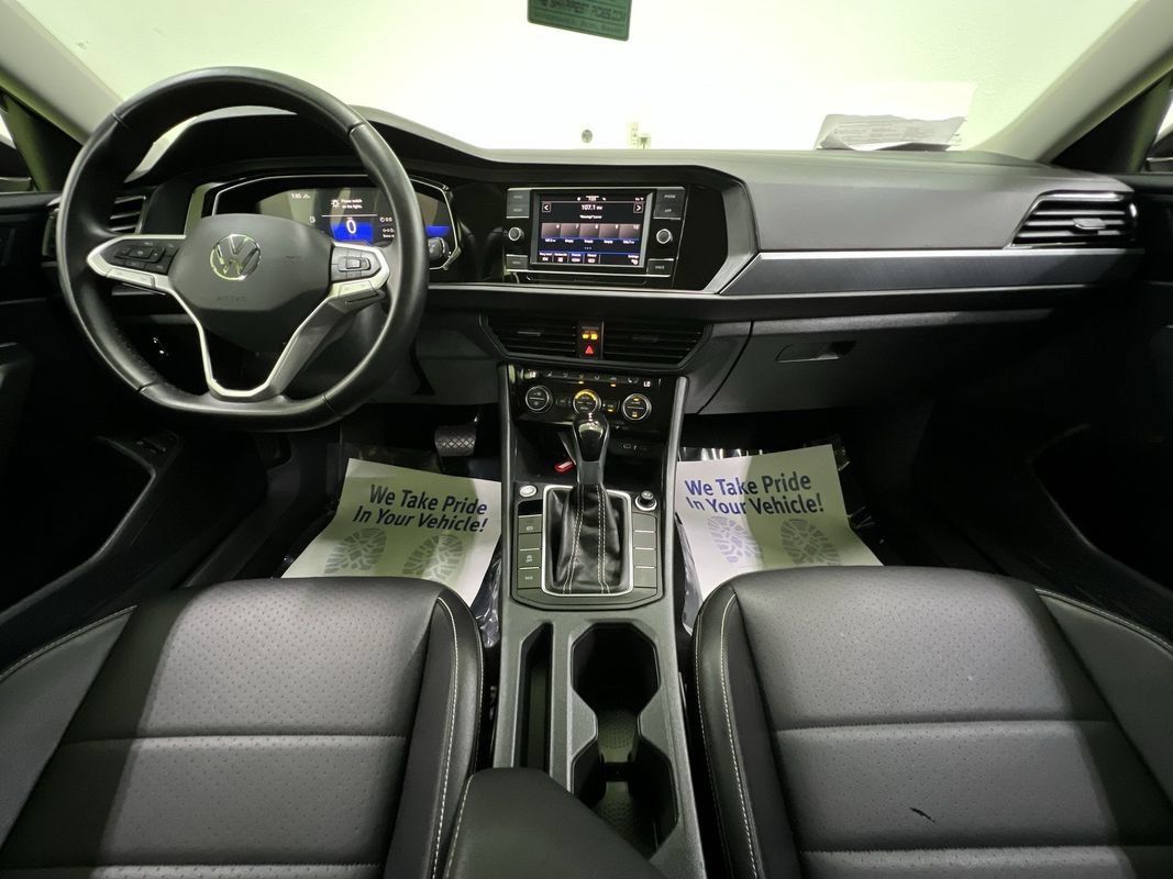 Used 2024 Volkswagen Jetta SE FWD image 19