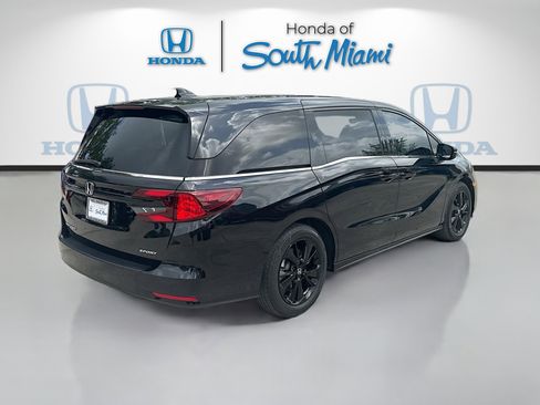 Certified 2023 Honda Odyssey Sport image 4