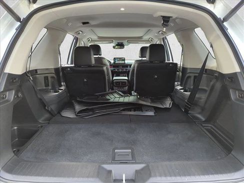 Used 2023 Honda Pilot Touring image 6