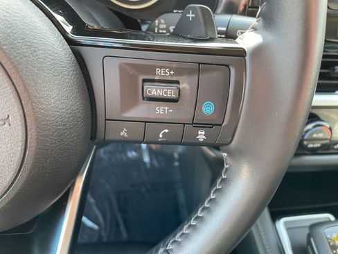 Used 2025 Nissan Pathfinder SL AWD/4WD image 15