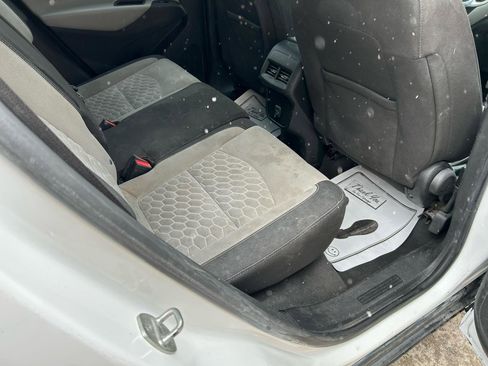 Used 2020 Chevrolet Equinox LS image 11