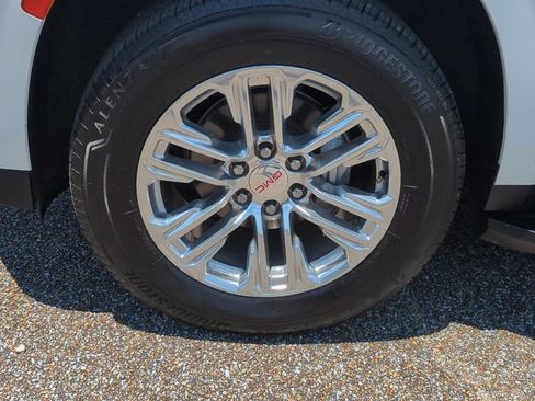 Used 2023 GMC Yukon SLT w/ SLT Luxury Package RWD image 10