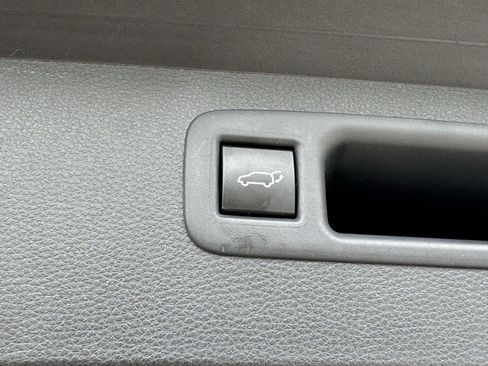 Used 2023 Toyota Highlander XLE FWD image 34