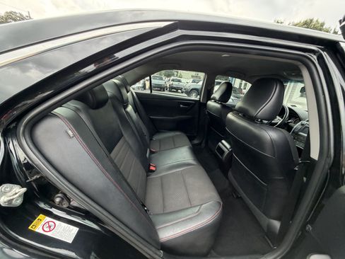 Used 2017 Toyota Camry SE FWD image 13